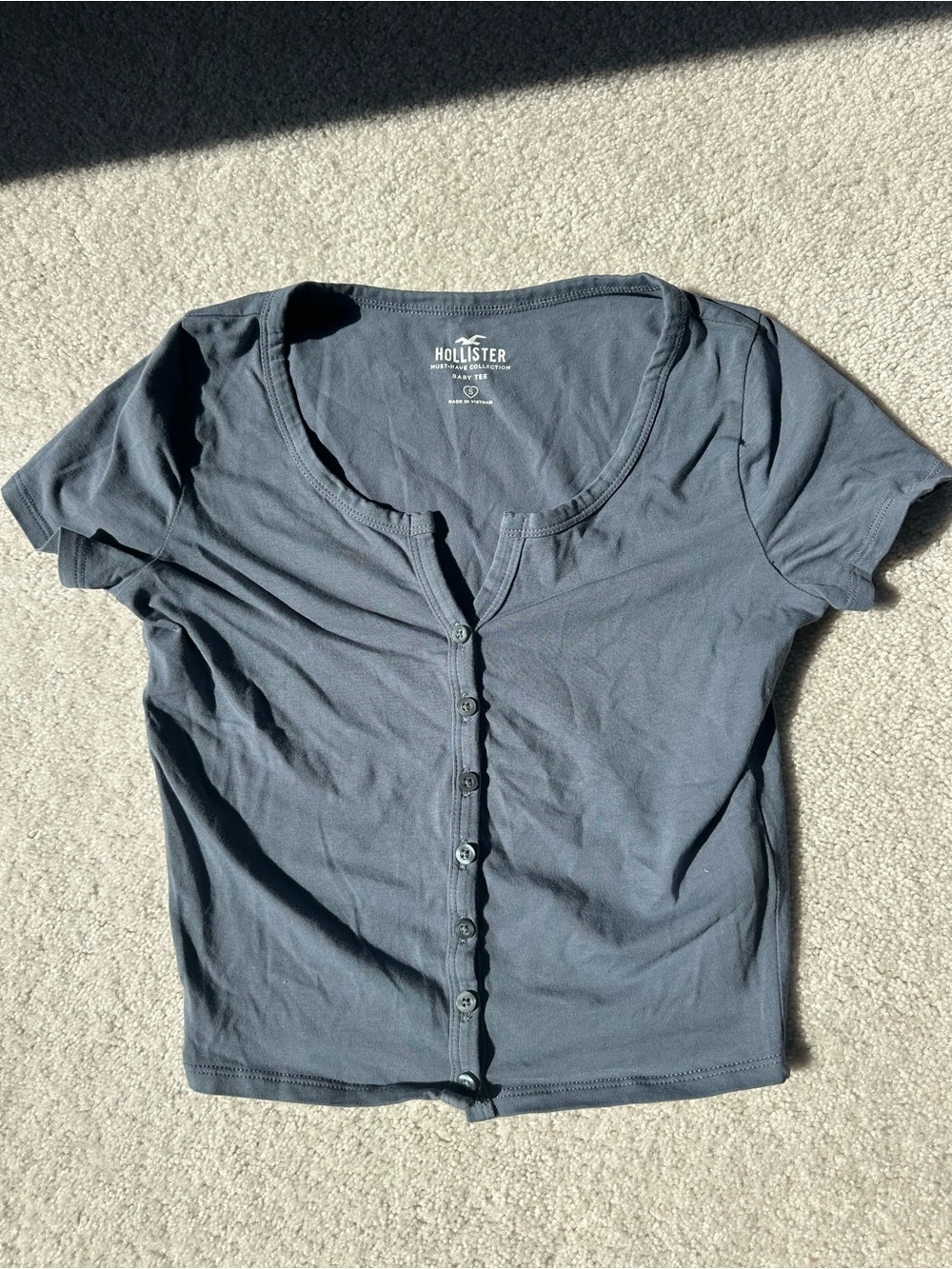Hollister Women's Short Sleeve Button Front Top — Charcoal Gray